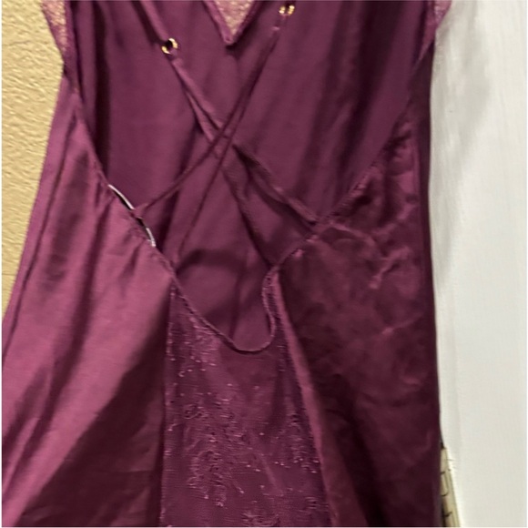Victoria secret Women Intimates & Sleepwear
Silk size SP - Picture 9 of 10